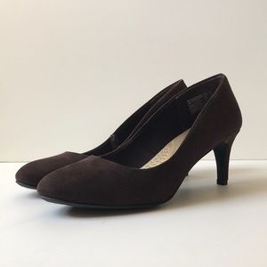 Deflex Comfort Brown Microsuede Pumps
